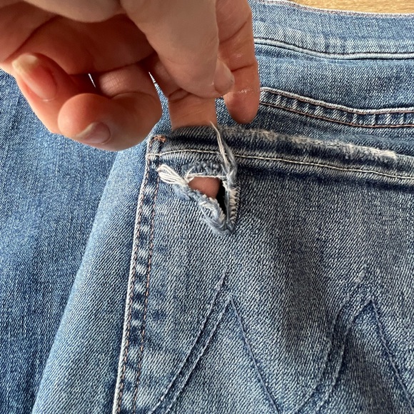 Mother woman’s the insider crop step chew jeans - Picture 13 of 16